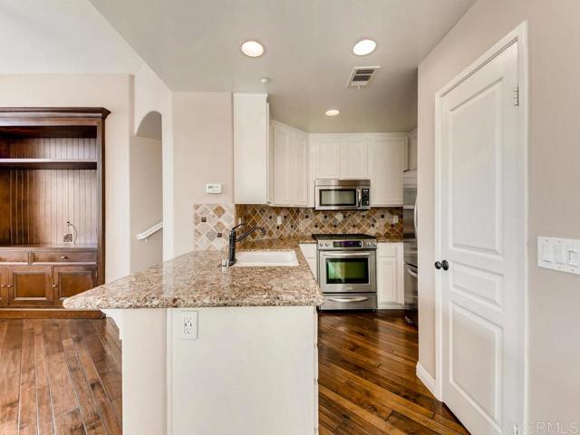 539 Almond Road, San Marcos CA: https://media.crmls.org/mediaz/0b21f7f4-f6e0-4533-901b-2cd481ba1a5b.jpg