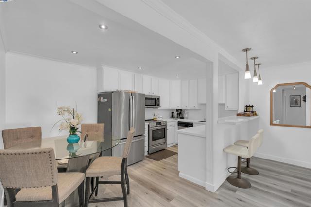 2500 Miramar Ave, Castro Valley CA: https://media.crmls.org/mediaz/0b22145b-8a8a-4c2e-a4db-839f3a23cc97.jpg