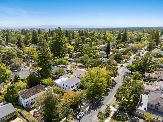 48 Turnsworth Avenue, Redwood City CA: https://media.crmls.org/mediaz/0b228700-c3dd-4e14-94b1-bac1a1e98eb7.jpg