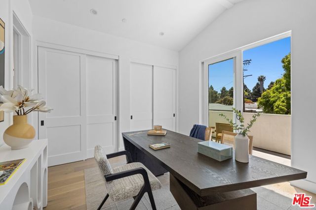 2590 Amherst Avenue, Los Angeles CA: https://media.crmls.org/mediaz/0b22c94b-ba3b-4278-a519-2a611b9065f4.jpg