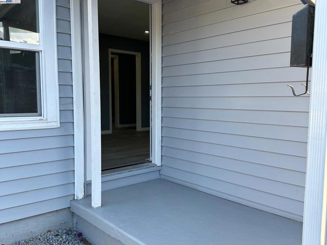 2441 Glenlock St, San Pablo CA: https://media.crmls.org/mediaz/0b22ede2-ee26-4095-bb66-92c76ffe2c00.jpg