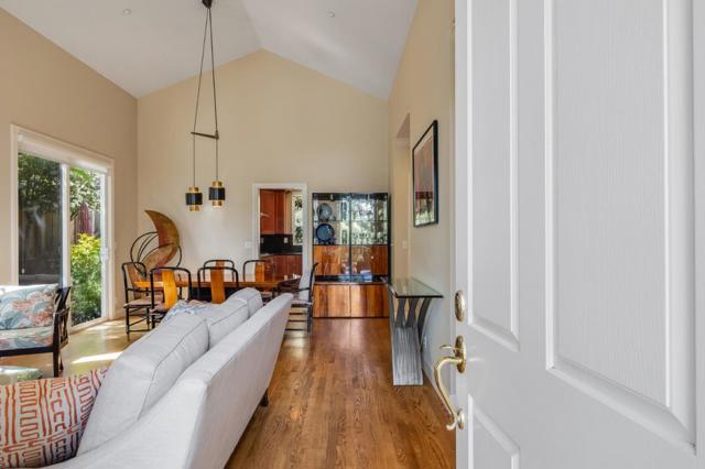 992 Lakeview Way, Redwood City CA: https://media.crmls.org/mediaz/0b230aff-d325-4aea-893d-3401949c7424.jpg