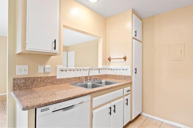 3442 Thunder Drive, Oceanside CA: https://media.crmls.org/mediaz/0b232135-9ebd-4b66-a930-c65a684721cf.jpg