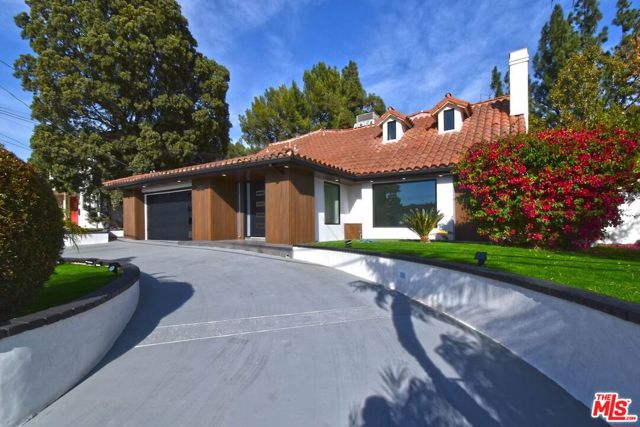 12112 Woodley Avenue, Granada Hills CA: https://media.crmls.org/mediaz/0b23b470-8e6c-4dd6-8d05-1d46542e7a0f.jpg