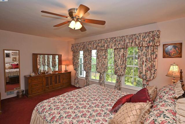 1380 E Juana Ave, San Leandro CA: https://media.crmls.org/mediaz/0b23fc86-b8a1-44ae-871a-8c2897d9734c.jpg
