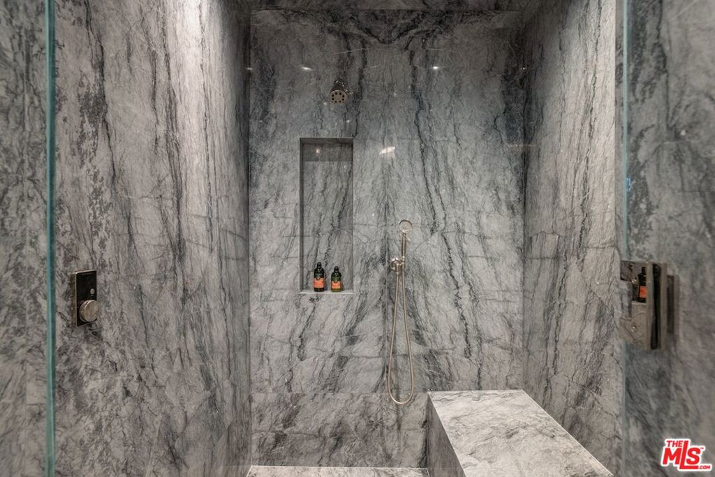 https://media.crmls.org/mediaz/0b248ba0-ca39-4aae-8dbf-0b0ac1ab59fd.jpg?preset=X-Large