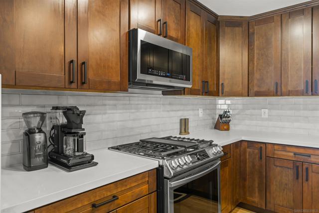 9480 Avenida Acero, Spring Valley CA: https://media.crmls.org/mediaz/0b249f5e-e5bb-457f-bcc3-3cf0330b3a22.jpg