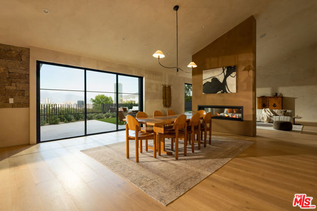3620 Wrightwood Drive, Studio City CA: https://media.crmls.org/mediaz/0b24be2e-0578-4f10-82d0-a97359c43281.jpg