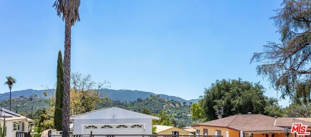 7001 Beckett Street, Tujunga CA: https://media.crmls.org/mediaz/0b252b23-e375-4bf5-8346-cf713dd8c623.jpg