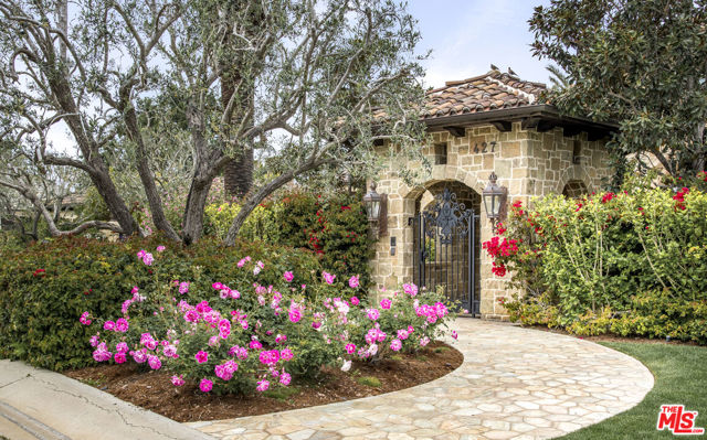 427 La Marina Drive, Camarillo CA: https://media.crmls.org/mediaz/0b273349-01da-4592-a300-0f7c4e296b04.jpg