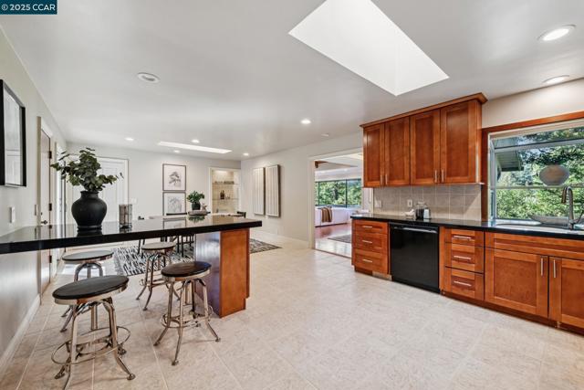 1149 Camino Vallecito, Lafayette CA: https://media.crmls.org/mediaz/0b27c8a5-8123-4f8b-9a6a-fa4807406fd7.jpg