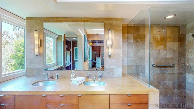 13027 Via Latina, Del Mar CA: https://media.crmls.org/mediaz/0b285b41-2218-49b5-af33-ed6f5cc4e200.jpg