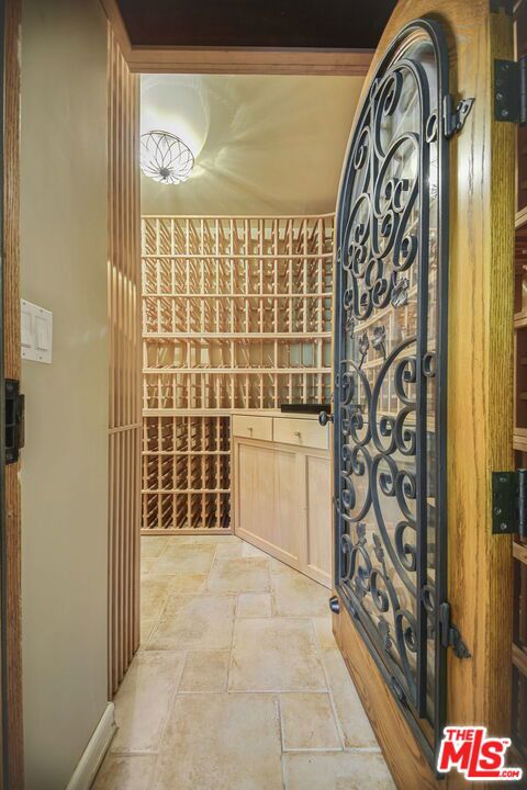 2660 Carman Crest Drive, Los Angeles CA: https://media.crmls.org/mediaz/0b2863ed-b3de-49ed-807c-75ef205e4fcc.jpg