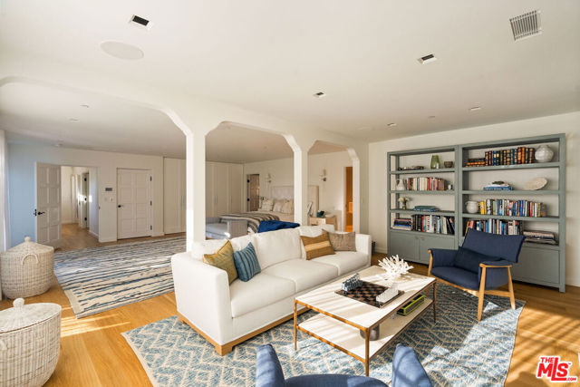 Image 27 of 72 For 705 Palisades Beach Road