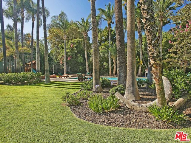 17545 Parthenia Street, Sherwood Forest CA: https://media.crmls.org/mediaz/0b29542d-efa5-44b4-9b70-3bd170c0282a.jpg