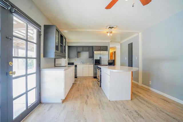 702 El Portal Avenue, Manteca CA: https://media.crmls.org/mediaz/0b29895e-2509-46cf-9c41-7b0cf4608fee.jpg