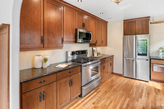 4605 4607 Terrace Dr, San Diego CA: https://media.crmls.org/mediaz/0b29cd26-3110-4704-8ab0-491cc6b4d636.jpg