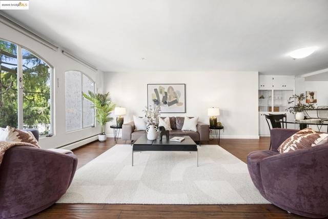 5405 Carlton St, Oakland CA: https://media.crmls.org/mediaz/0b29d612-ee12-411e-845b-469206066140.jpg