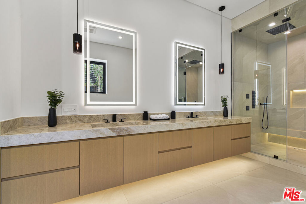 13015 Greenleaf StreetStudio City img 15