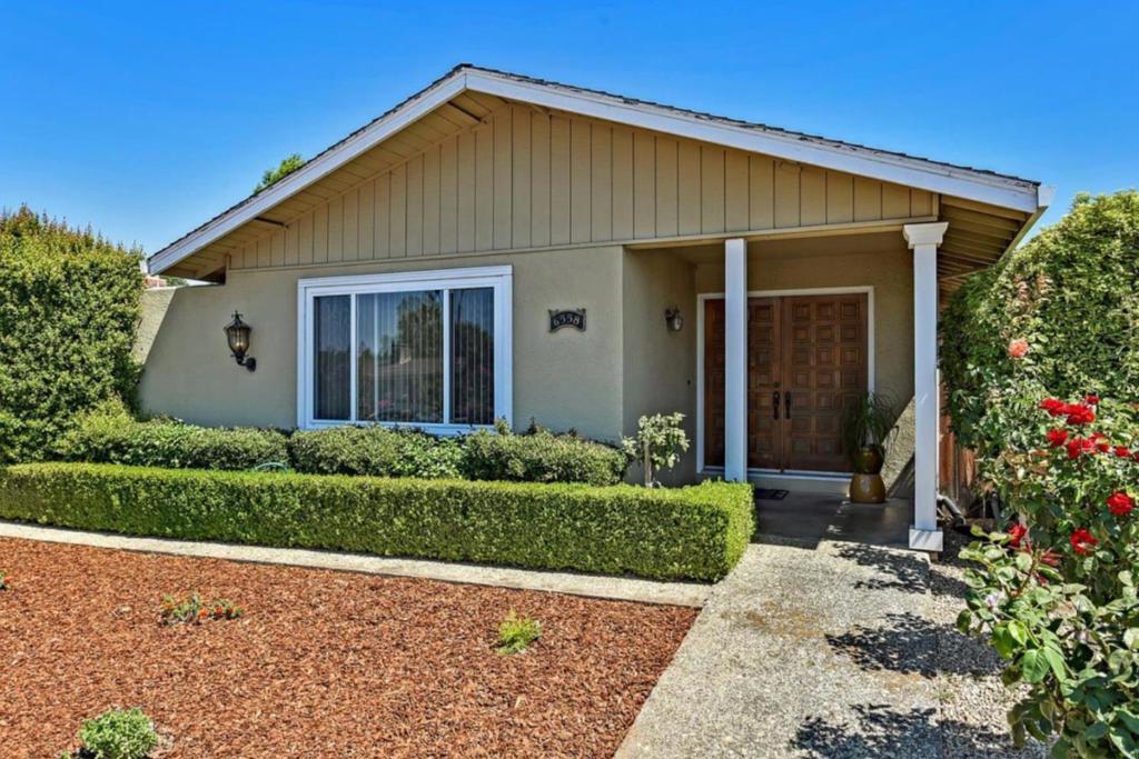 6558 Crown Boulevard