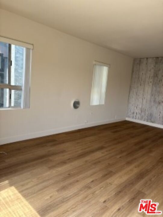 120 Hurricane, Marina del Rey CA: https://media.crmls.org/mediaz/0b2a4e46-d613-4dfa-9335-2c9fd34580c9.jpg