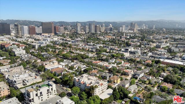 1650 Veteran Avenue, Los Angeles CA: https://media.crmls.org/mediaz/0b2a54d3-cf24-424e-b0c3-b49f2b8eef0b.jpg
