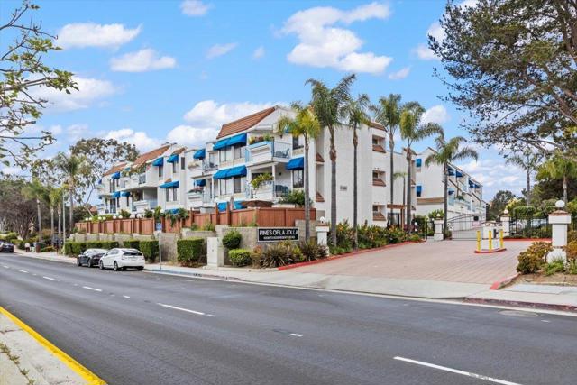 8308 Regents Rd, San Diego, California 92122, 2 Bedrooms Bedrooms, ,2 BathroomsBathrooms,Condominium,For Sale,Regents Rd,240023095SD