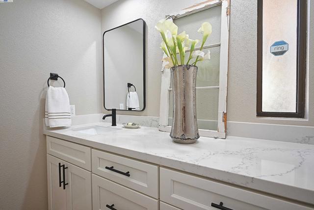 241 Belaire Ct, Danville CA: https://media.crmls.org/mediaz/0b2ac61c-1307-4884-b391-6b05f2e199a8.jpg