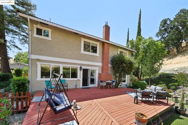 2353 Benham Ct, Walnut Creek CA: https://media.crmls.org/mediaz/0b2b14b8-6cb5-490d-8fd0-07551b9955ee.jpg
