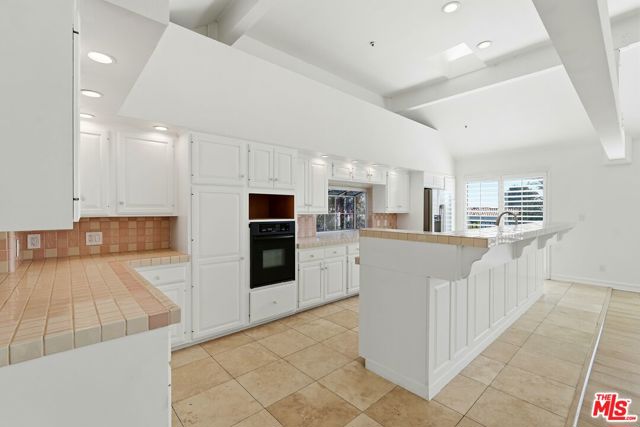 31763 Cottontail Lane, Malibu CA: https://media.crmls.org/mediaz/0b2b7e68-7ac2-4c60-9200-8fd9cc2e8dbe.jpg