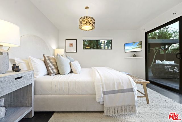 3838 Buena Park Drive, Studio City CA: https://media.crmls.org/mediaz/0b2c5c9e-6389-4c4b-bf21-2c717f7d0dc0.jpg