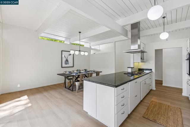 243 Santa Fe Dr, Walnut Creek CA: https://media.crmls.org/mediaz/0b2c7a1a-4fdf-4794-97e9-a8a983c0651c.jpg
