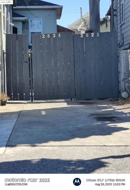 2820 LINDEN ST, Oakland CA: https://media.crmls.org/mediaz/0b2d0bbc-f9e3-4e7d-985d-86bec172b198.jpg