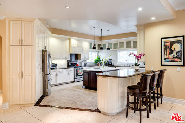 5966 ABERNATHY Drive, Los Angeles CA: https://media.crmls.org/mediaz/0b2d1679-3e6d-4870-bcd2-703070908236.jpg