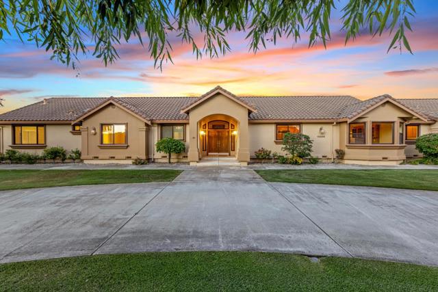 12320 Highland Estates Lane, San Martin CA: https://media.crmls.org/mediaz/0b2dcca0-db22-48ce-9691-d1ac48e7b1e9.jpg