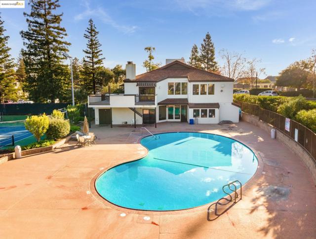 21071 Gary Dr, Hayward CA: https://media.crmls.org/mediaz/0b2ebe3b-fed2-45dc-8a8c-d323b0d5e19d.jpg