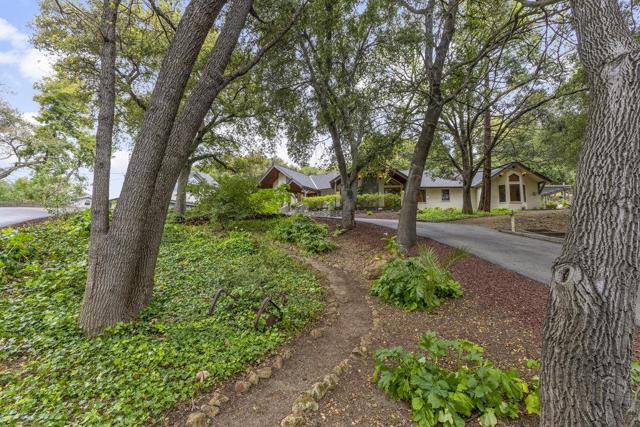 14205 Shannon Road, Los Gatos CA: https://media.crmls.org/mediaz/0b2ec81b-f68e-45e1-800f-c8cb23f54f88.jpg