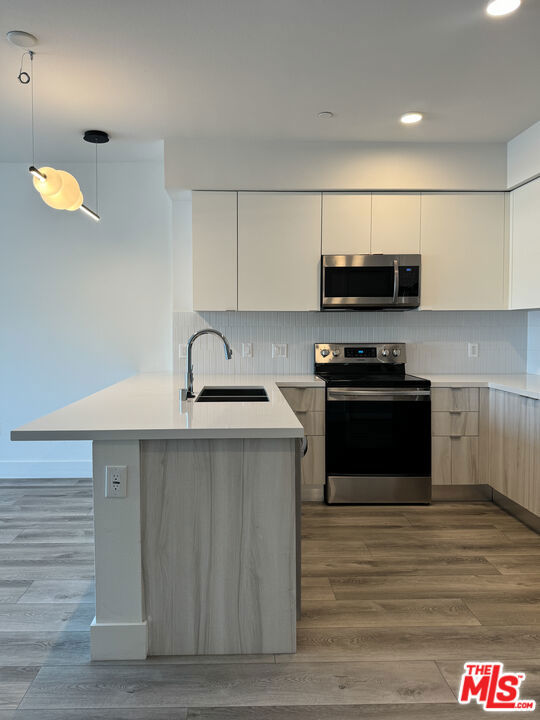 6535 Melrose Avenue, Los Angeles CA: https://media.crmls.org/mediaz/0b2f1ccc-2735-41dd-b1fb-9514ce6d1120.jpg