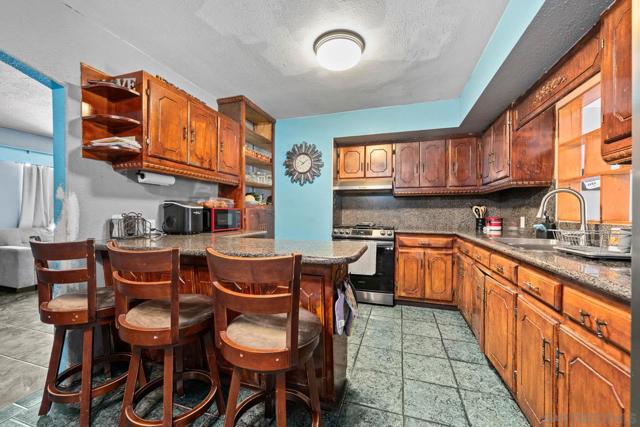 124 E View St, Fallbrook CA: https://media.crmls.org/mediaz/0b2f6005-2630-4a51-b0b0-1db9a476fc36.jpg