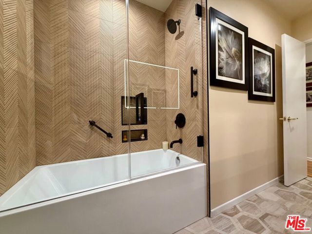 13957 Chandler Boulevard, Sherman Oaks CA: https://media.crmls.org/mediaz/0b307538-9ced-43b7-9bf3-1d628e7ee5a3.jpg