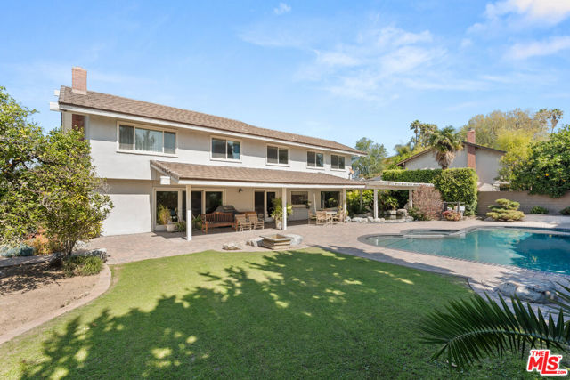 17992 Huntington Circle, Villa Park CA: https://media.crmls.org/mediaz/0b30c4cf-798d-4c5d-ae35-1ceae32f9ffb.jpg