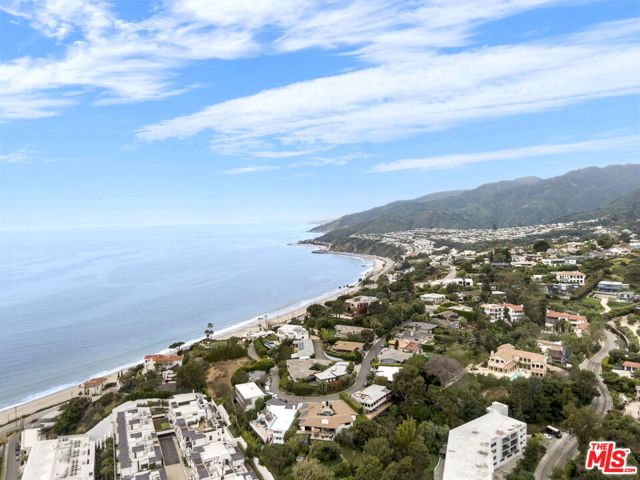 17438 Revello Drive, Pacific Palisades, California 90272, 4 Bedrooms Bedrooms, ,3 BathroomsBathrooms,Single Family Residence,For Sale,Revello,24401783