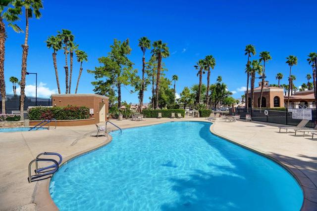 76892 Joetta Place, Palm Desert CA: https://media.crmls.org/mediaz/0b30d947-1c4a-4b8c-b5d5-267eddb8d573.jpg