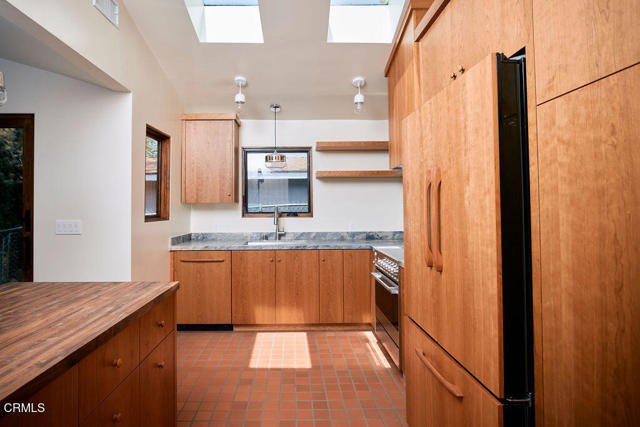 Detail Gallery Image 4 of 35 For 2135 Navarro Ave, Altadena,  CA 91001 - 3 Beds | 2 Baths