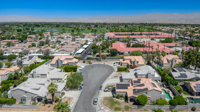 41950 Maryn Court, Palm Desert CA: https://media.crmls.org/mediaz/0b316522-f01f-4fc2-be19-bb6e8e84dc6f.jpg