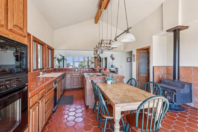 16420 Soda Springs Road, Los Gatos CA: https://media.crmls.org/mediaz/0b31c364-446a-4f3e-99ac-c088f5af403d.jpg