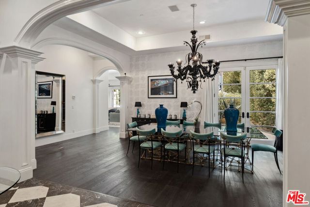 1600 Clear View Drive,  CA: https://media.crmls.org/mediaz/0b326733-ea50-49d6-aafe-8e9fb94e4391.jpg