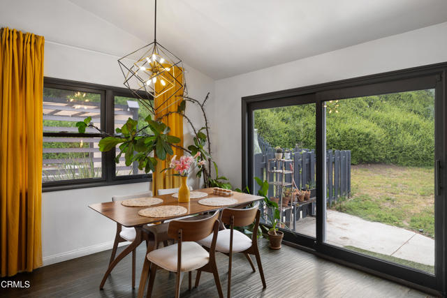 Detail Gallery Image 13 of 34 For 1445 Washburn Rd, Pasadena,  CA 91105 - 3 Beds | 2 Baths