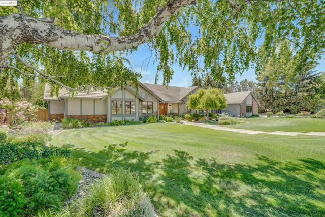 2960 Almondwood Pl, Oakley CA: https://media.crmls.org/mediaz/0b32ddb7-a70f-4aac-afb3-0e3dcd2d0412.jpg