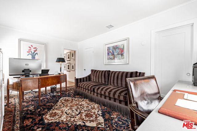 165 N Las Palmas Avenue, Los Angeles CA: https://media.crmls.org/mediaz/0b32e8e2-9331-4e6b-85ec-9f9684564777.jpg